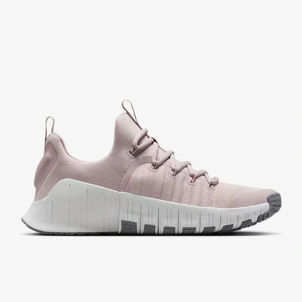 Nike step out